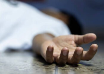 স্বামীক হত্যা কৰি মৃতদেহৰ কাষতেই শুই পৰিল পত্নী…