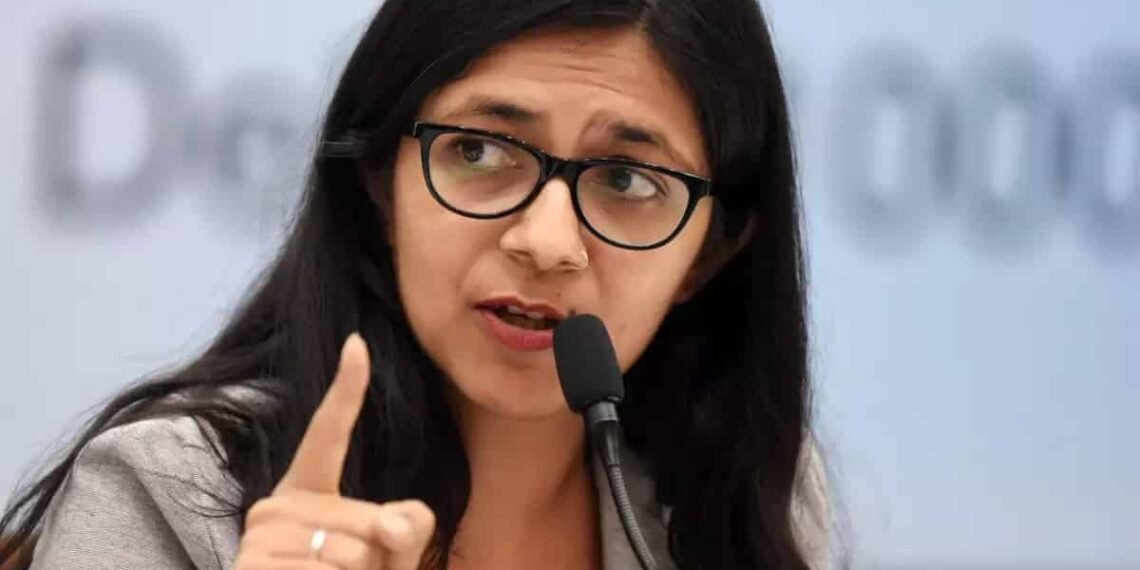 নতুন দিল্লীত অভিযুক্তৰ সলনি যৌন আতিশয্যত নিৰ্যাতিতা হে চাকৰিৰ পৰা নিলম্বন হোৱাৰ উপক্ৰম ঘটিছে ।