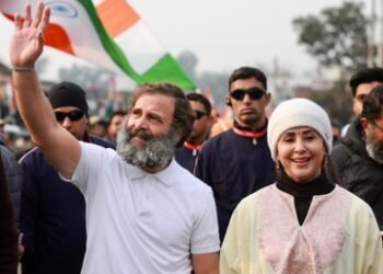 জম্মুত ৰাহুল গান্ধীৰ ভাৰত জোডো যাত্ৰাত যোগদান অভিনেতা-ৰাজনীতিবিদ উৰ্মিলা মাটোণ্ডকাৰৰ।