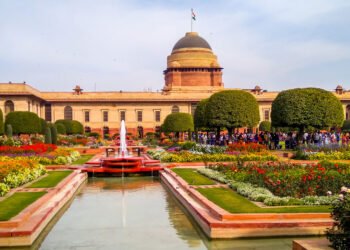 ৰাষ্ট্ৰপতি ভৱনৰ মোগল বাগিচা।
