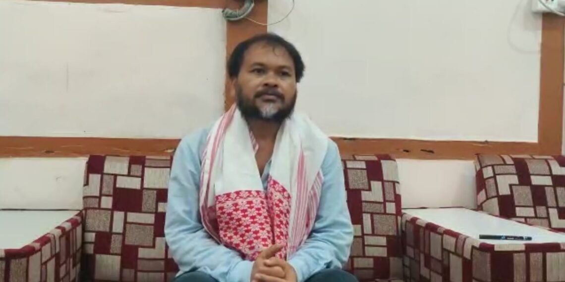 মুখ্যমন্ত্ৰী হিমন্ত বিশ্ব শৰ্মাৰ ‘এক ইঞ্চি মাটিও এৰি নিদিয়াৰ’ ডায়লগ শুনি শুনি আমনি লাগিছেঃ অখিল গগৈ