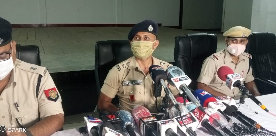 চাইবাৰ অপৰাধী; ২০০ ছীম কাৰ্ড, ৪টা মোবাইল ফোন আৰু এটা লেপটপসহ ৩জনক আটক