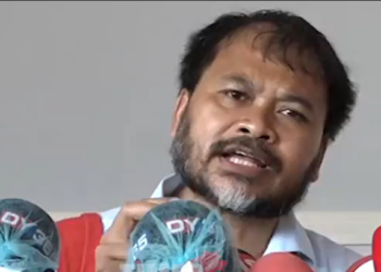 ‘অসমৰ কেবিনেটে সুৰাৰ হোম ডেলিভাৰী দিয়াৰ সিদ্ধান্ত ল’ব লাগে নে, ভেকচিন ঘৰে ঘৰে দিয়াৰ সিদ্ধান্ত ল’ব লাগে’- অখিল গগৈ