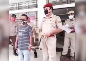 আৰক্ষীৰ বন্দুক কাঢ়ি পলাবলৈ চেষ্টা চলোৱা গঁড় হত্যাকাৰীক গুলীচালনা