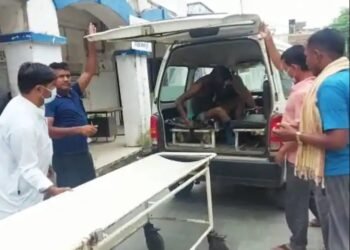 প্ৰেমিকাক সাক্ষাৎ কৰিবলৈ অহা প্ৰেমিকক জ্বলালে পেট্ৰ’ল ঢালি; ক’ৰ এই ঘটনা?