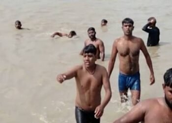 অযোধ্যাত অঘটন! নদীত গা ধুবলৈ গৈ একেটা পৰিয়ালৰে ১২জন ডুব যায়