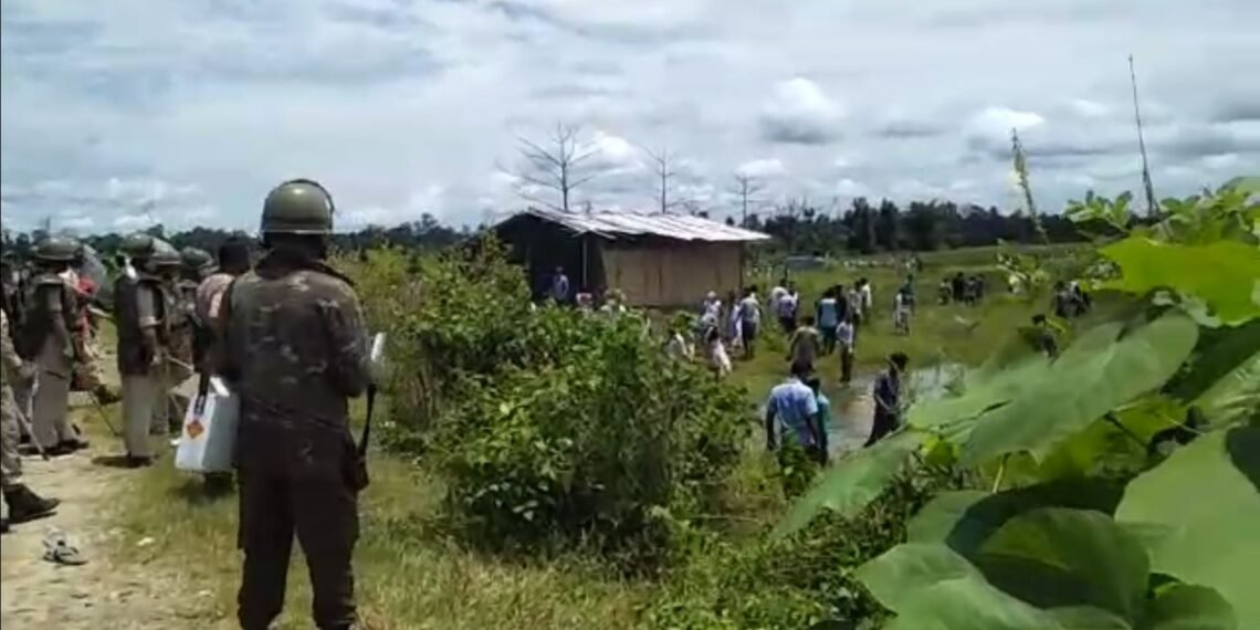 Video: পুনৰ উত্তাল বাঘজান; প্ৰতিবাদকাৰীক আৰক্ষীৰ লাঠিচাৰ্জ, গুলীচালনা, কন্দুৱা গেছ নিক্ষেপ