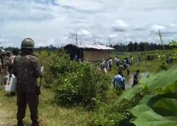 Video: পুনৰ উত্তাল বাঘজান; প্ৰতিবাদকাৰীক আৰক্ষীৰ লাঠিচাৰ্জ, গুলীচালনা, কন্দুৱা গেছ নিক্ষেপ