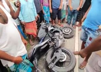 কৰুণ! মৃতদেহ কঢ়িওৱা বাহনে প্ৰাণ ল’লে দুই ছাত্ৰৰ