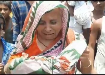 ‘আমাক মাটিৰ পট্টা দিয়ক, নহয় গুলীয়াই মাৰক’- উচ্ছেদৰ বাবে খুঁটা পোতাক লৈ ৩০০টা পৰিয়ালৰ কান্দোন