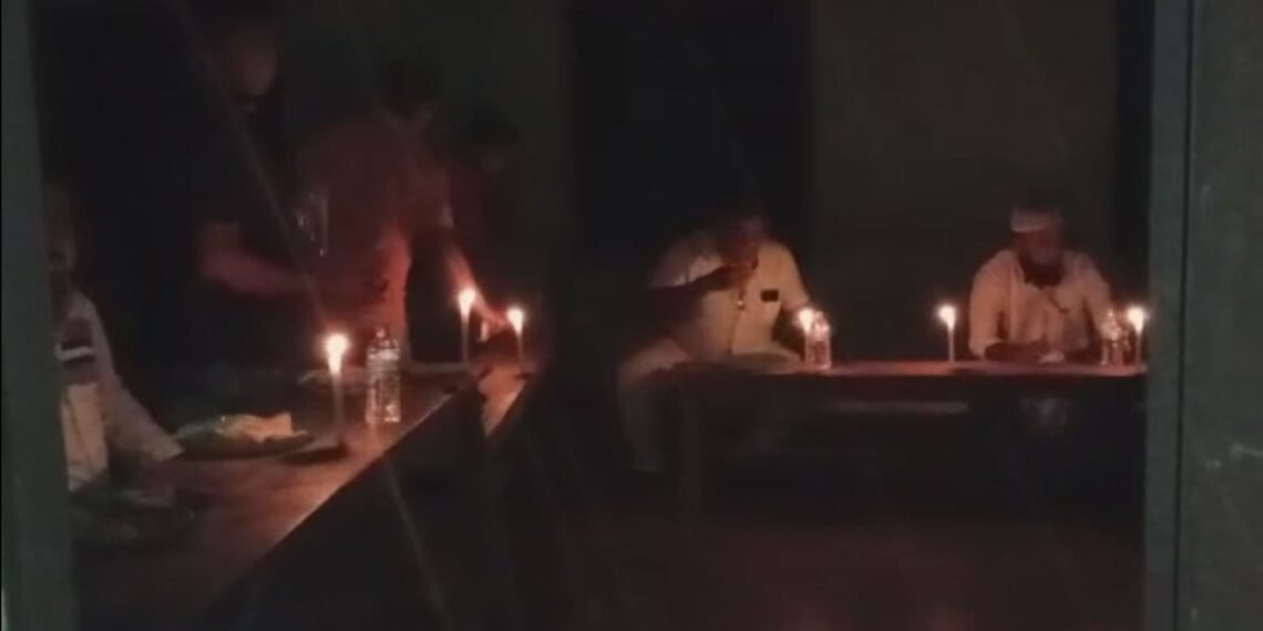 বিদ্যালয়ত সুৰাৰ পাৰ্টী! ৰাইজে সৃষ্টি কৰিলে উত্তপ্ত পৰিস্থিতিৰ; চাওক VIDEO