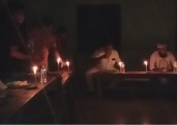 বিদ্যালয়ত সুৰাৰ পাৰ্টী! ৰাইজে সৃষ্টি কৰিলে উত্তপ্ত পৰিস্থিতিৰ; চাওক VIDEO