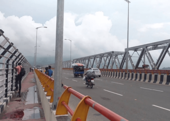 Breaking: শৰাইঘাট দলঙৰ পৰা জাঁপ দি আত্মহত্যাৰ চেষ্টা এজন যুৱকৰ