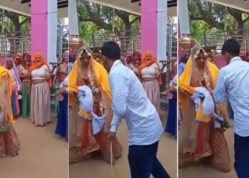 বিয়াৰ ধেমেলীয়া ৰীতি-নীতিৰ মাজতে হঠাৎ দেওৰেকৰ উঠিল খং; তাৰ পিছত…চাওক Viral Video