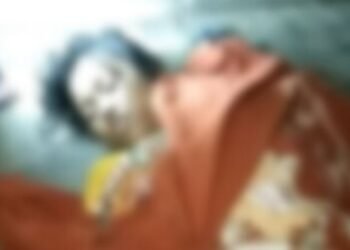 প্ৰেমেই কাল! প্ৰেমিকৰে কথা পাতি থাকোতে মাকে কাঢ়ি লৈ যায় মোবাইল; পৰিণতি…