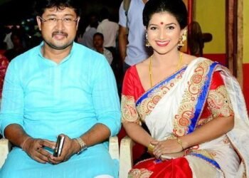কাৰ জেপত সোমাল ২০ কোটি? নাম সাঙোৰ আঙুৰলতা ডেকা, স্বামী আকাশ দ্বীপ ডেকাসহ বিজেপিৰ কেইবাজনো নেতাৰ