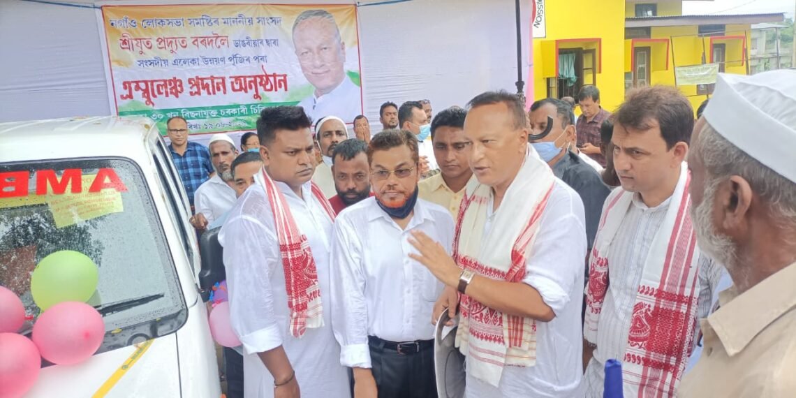 ডবকা চিকিৎসালয়লৈ এম্বুলেঞ্চ প্ৰদান সাংসদ প্ৰদ্যুৎ বৰদলৈৰ