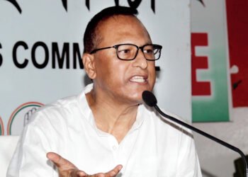 পাঁচগ্ৰামৰ বন্ধ হৈ থকা কাগজ কলটোৰ নিলাম প্ৰক্ৰিয়াত অন্তৰ্ভুক্ত হৈছে নে তৈল ভাণ্ডাৰৰ বিষয়ে। নগাঁৱৰ কংগ্ৰেছ সাংসদ প্ৰদ্যুত বৰদলৈৰ প্ৰশ্ন?