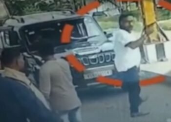 Video: টোল দিয়াৰ পৰা বাচিবলৈ টোলগেটত কৰ্মচাৰীক পিষ্টল দেখুৱাই হত্যাৰ ভাবুকি!