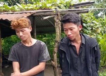 শিৱথানত ভাং খাবলৈ গৈছিল; কিন্তু নিদিলে ভাং, পিছত ভাঙি দিয়ে থানৰ খুঁটা