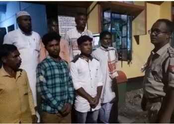 দৰা ৩৬ বছৰীয়া; কইনা ফুল কুমলীয়া, পৰিণতি দৰা-কইনাৰ পলায়ন, আটক ৮জন