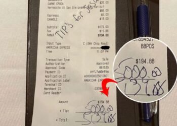 ৰেষ্টুৰেণ্টত বিল আহিল ১৪ হাজাৰ; দি থৈ গ’ল ইমান লাখ টকা, ৱেইটাৰ হৈ পৰিল আচৰিত