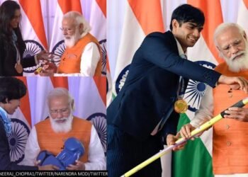 প্ৰধানমন্ত্ৰী নৰেন্দ্ৰ মোদীক উপহাৰ দিয়া লাভলীনা বৰগোঁহাইৰ গ্লাভছযোৰৰ নিলাম মূল্য…?