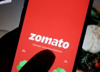 iPhoneক উপহাস কৰিলে Zomatoই; বাৰ্গাৰৰ ফটো পোষ্ট কৰি ল’লে আনন্দ