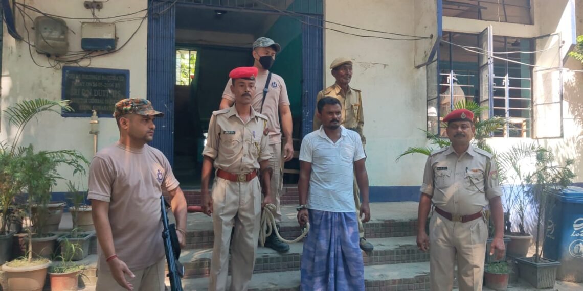 আৰক্ষীৰ মূৰৰ কামূৰণি হৈ পৰা দুৰ্ধৰ্ষ অপৰাধী মনিৰুদ্দিনক গ্ৰেপ্তাৰ; অপৰাধ জগতৰ Most Wanted অপৰাধী