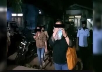 ‘অ মদ খাইছো, তাতে কি হ’ল?- দিছপুৰ থানাত ২ সুৰামত্ত যুৱতীৰ উদ্ভণ্ডালি; আৰক্ষীৰ ব্ৰেথ এনালাইজাৰত সুৰাৰ পৰিমান ওলাল ২০১