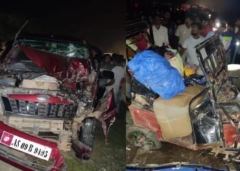 ভয়ংকৰ পথ দুৰ্ঘটনা; অভাৰটেক কৰিবলৈ গৈ ৰৈ থকা ট্ৰাকত খুন্দা KUV মহিন্দ্ৰা বাহন আৰু ই ৰিক্সাৰ; এজন নিহত