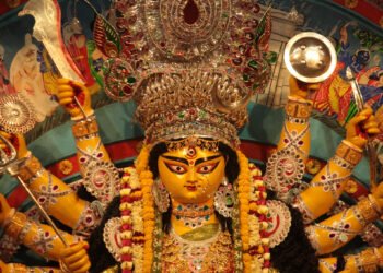Durga Puja 2021: আজি ষষ্ঠী। দেৱীৰ বেলবৰণ
