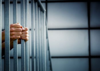 ‘মোক জেলত ভৰাই থওক; জেলতকৈ, পত্নীৰ লগত থকাটো ভয়ংকৰ’- আৰক্ষীৰ ওচৰত অনুৰোধ স্বামীৰ; কিন্তু কিয়?