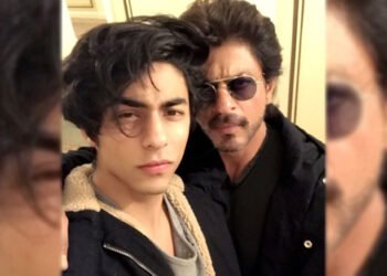 KK Fact Check: আদালতৰ বাহিৰত Aryan Khanয়ে Shahrukh Khanৰ সৈতে আলিংগন কৰাৰ ভুৱা ভিডিঅ’ ইণ্টাৰনেটত ভাইৰেল