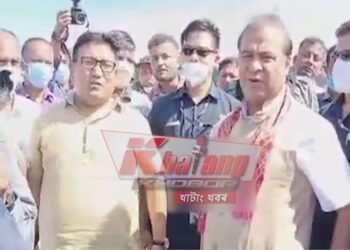 ‘দলং হোৱাৰ পিছত তঁহতে মোক খানা খুৱাব লাগিব’- তামুলপুৰত দলং হোৱাৰ প্ৰতিশ্ৰুতিৰে এই মন্তব্য হিমন্ত বিশ্ব শৰ্মাৰ