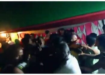 খাবলৈ ভালকৈ নামাতা বাবে দৰাঘৰীয়া আৰু কইনাঘৰৰ প্ৰচণ্ড মাৰপিট; ৰভাতলী এৰি পলায়ন দৰাৰ