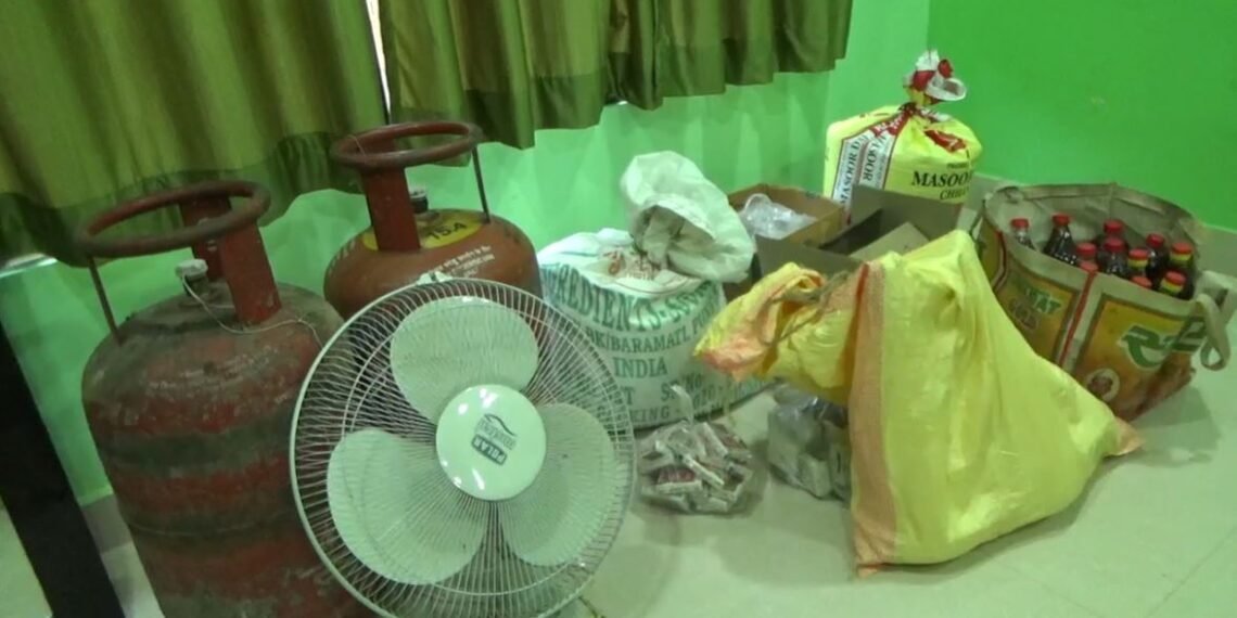 চাব্বাছ হোজাই আৰক্ষী! আৰক্ষীৰ তৎপৰতাত চোৰে চুৰি কৰা দাইল, মিঠাতেল আৰু অন্যান্য সামগ্ৰী উভতাই পালে দোকানীয়ে