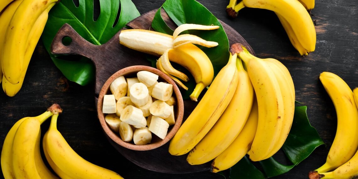 শীতকালত প্ৰতিদিনে ১টা কল (Banana) খাওক; পাব এই লাভ, মুখৰ ঘূৰি আহিব উজ্জ্বলতা