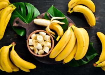 শীতকালত প্ৰতিদিনে ১টা কল (Banana) খাওক; পাব এই লাভ, মুখৰ ঘূৰি আহিব উজ্জ্বলতা