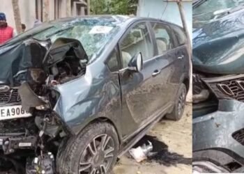 কৰুণ! বিয়াৰ পৰা ঘূৰি অহাৰ পথতে মহিন্দ্ৰা মাৰাজোই নিয়ন্ত্ৰণ হেৰুৱাই খুন্দা মাৰে গছত;  প্ৰাণ হেৰুৱালে এজন পুৰোহিতসহ ২জনে
