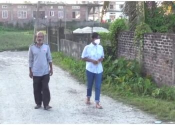 বোৰ্খাৰ সলনি জিনছ্ পেণ্ট পিন্ধাৰ বাবেই মুছলমান যুৱতীক অশ্লীল গালি-গালাজ; এই ঘটনা অসমৰে