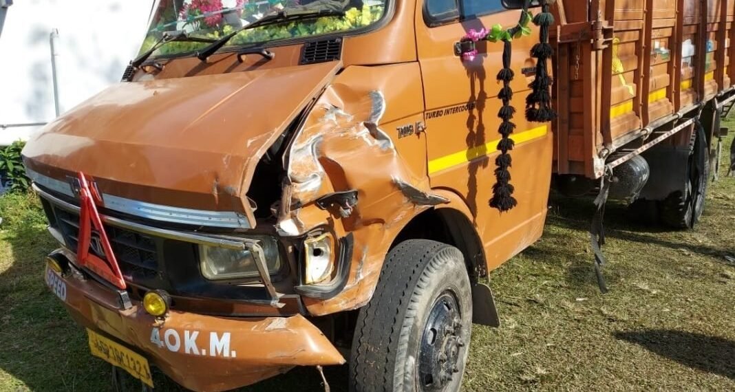 শোকাৱহ ঘটনা! প্ৰচণ্ড জোৰত স্কুটীত খুন্দা মাৰে ট্ৰাকে; একেলগে প্ৰাণ হেৰুৱালে ২ ভগ্নী গীতামণি আৰু ৰীতামণিয়ে