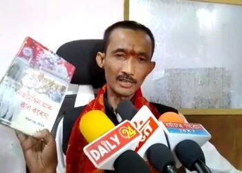 ‘হিন্দুৰ মঠ-মন্দিৰৰ বিৰুদ্ধে আঙুলি টোৱালে বা বিতৰ্কিত মন্তব্য কৰিলে আঙুলি-জিভা কাটি দিয়া হ’ব’- অমল চন্দ্ৰ কোঁৱৰ