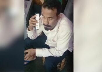 ১৫ হাজাৰ টকা ঘোচ লোৱাৰ সময়তে আটক সহ পৰিদৰ্শক নবুল ইছলাম; এগৰাকী শিক্ষয়িত্ৰীৰ পৰা বিচাৰিছিল টকা