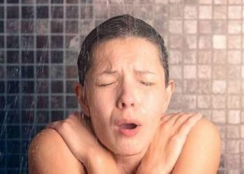 আপুনি ঠাণ্ডা দিনত (Winter Season) গা ধুই বেয়া পাই নেকি? গা ধোৱাৰ পৰা বাচিবলৈ এটা বঢ়িয়া উপায়