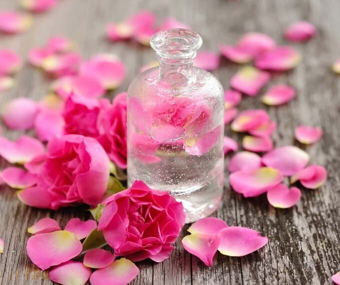 এই শাৰীৰিক সমস্যাবোৰ আঁতৰ কৰে Gulab Jal-এ; আহক জানো ইয়াৰ বিশেষ লাভালাভ