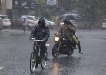 “জাৱাদ” ধুমুহাৰ প্ৰভাৱ পৰিব উত্তৰ-পূৱত; ধাৰাষাৰ বৰষুণৰ সম্ভাৱনা, ফলত হাড় কঁপোৱা জাৰ আৰম্ভ হ’ব অসমত