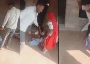 যৌতুকৰ বাবে মহিলাক নিৰ্মমভাৱে অত্যাচাৰ স্বামী-শহুৰৰ; চুলিত ধৰি টানি আনি বগৰাই বগৰাই লাথ, চৰ, ঘোচা, Viral Video চালে আপোনাৰো উঠিব খং