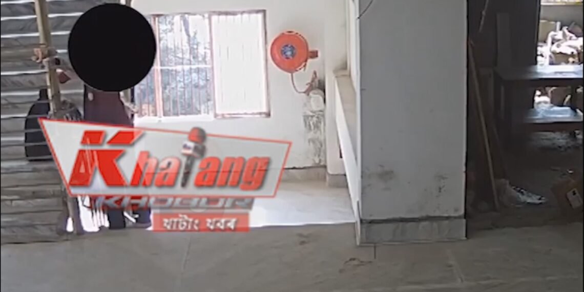 বিদ্যালয়ৰ চতুৰ্থ মহলাৰ পৰা আত্মহত্যাৰ চেষ্টা ছাত্ৰীৰ; CCTV বন্দী সমগ্ৰ দৃশ্য, লিখি গৈছিল ছুইচাইড নোট, উল্লেখ আছিল অধ্যক্ষা জোনালী দাসৰ ভতিজাৰ নাম