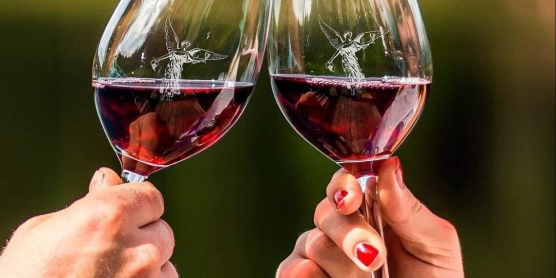 Red Wine-এ ভাইৰাছৰ আশংকা হ্ৰাস কৰে; কিন্তু Whisky আৰু Beer-এ? গৱেষণাত প্ৰকাশ পালে এই আচৰিত তথ্য!